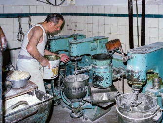 Le laboratoire de la Boulangerie Weber à Vevey Suisse 1980